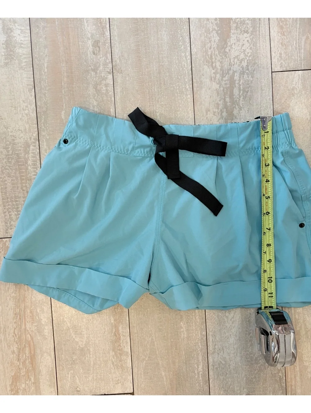Lululemon Women’s Size 8 Blue Summer Drawstring Athletic Shorts Pockets